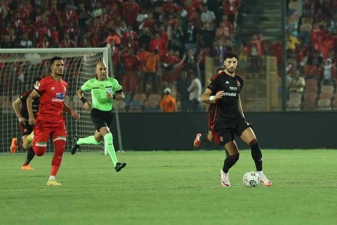 الأهلي يتخطى مودرن سبورت بثنائية