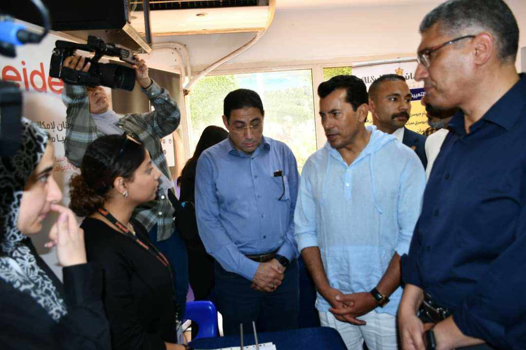 وزير الشباب  ومحافظ الجيزة يفتتحان ملتقي توظيف ومعرض  “ذوي الهمم” بنادي الترسانة