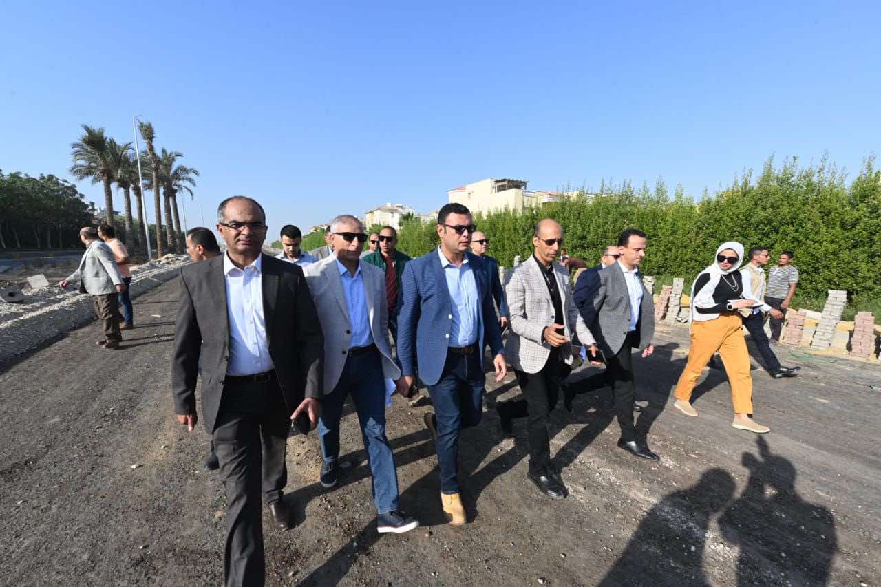 الشربيني يشدد على ضرورة وضع خطة متكاملة بتوقيتات زمنية مضغوطة لتطوير محاور الطرق بالقاهرة الجديدة