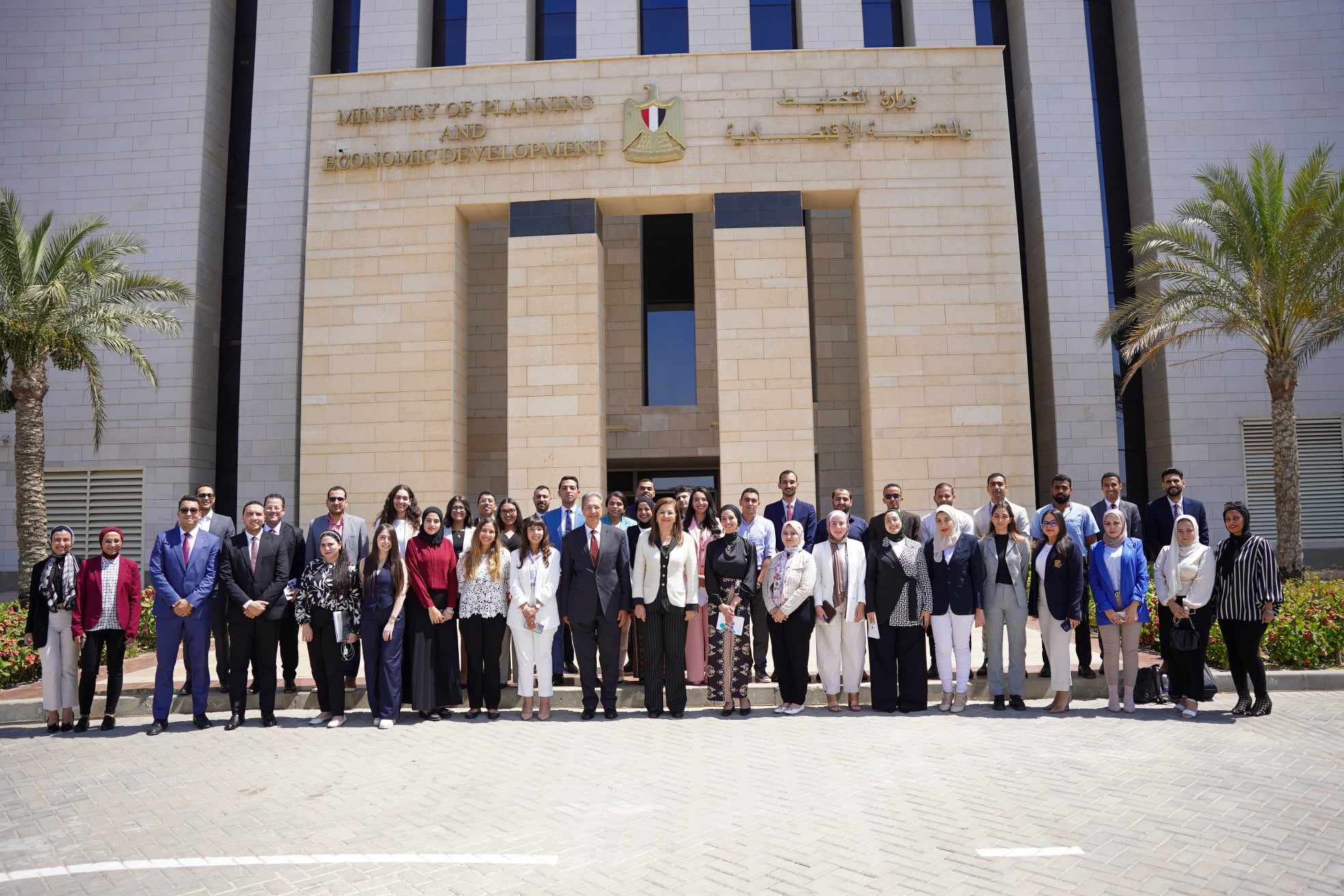 السعيد تلتقي شباب وزارة  التخطيط لمتابعة سير العمل