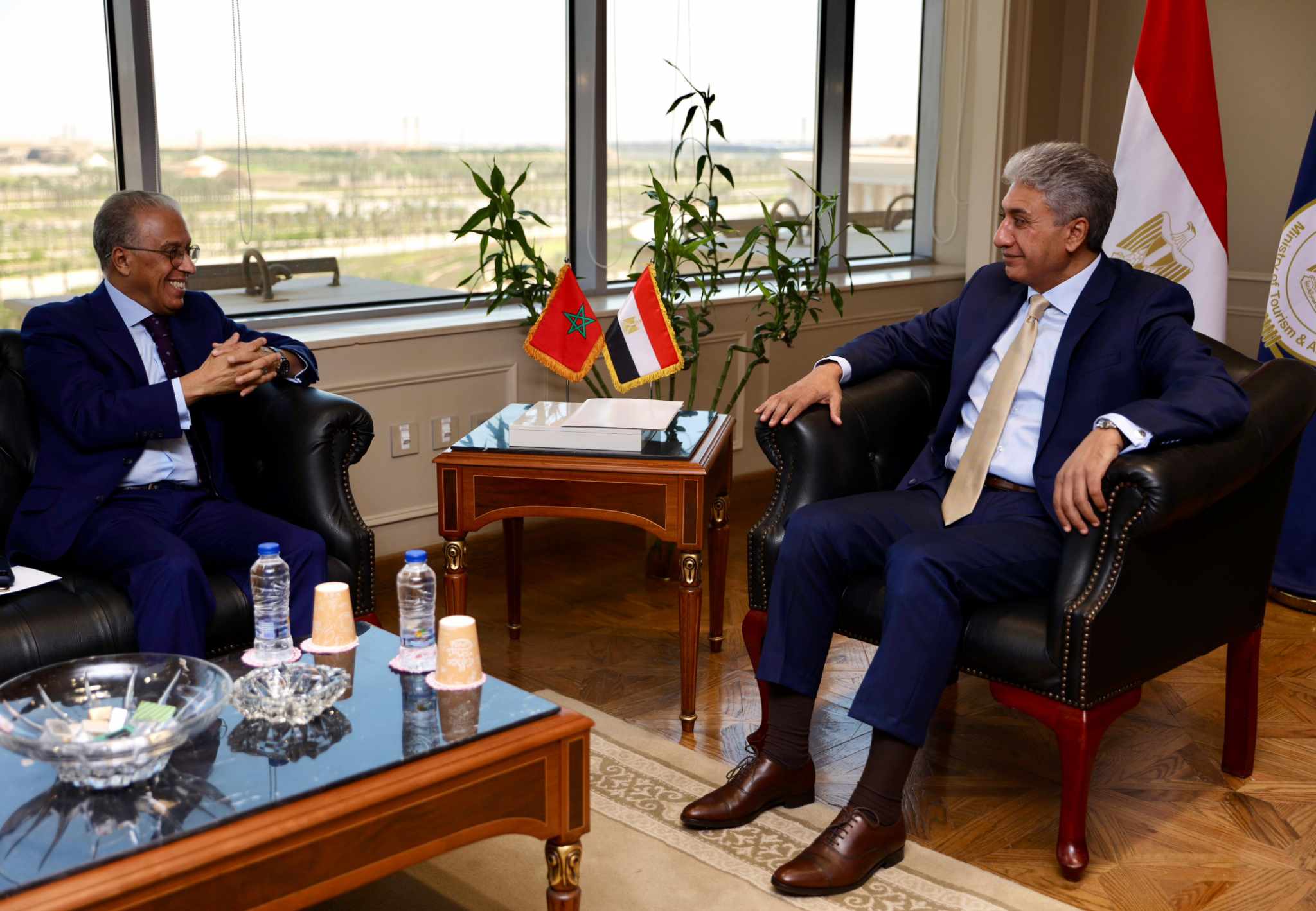 وزير الآثار يلتقي السفير المغربي لبحث تعزيز التعاون السياحي بين البلدين