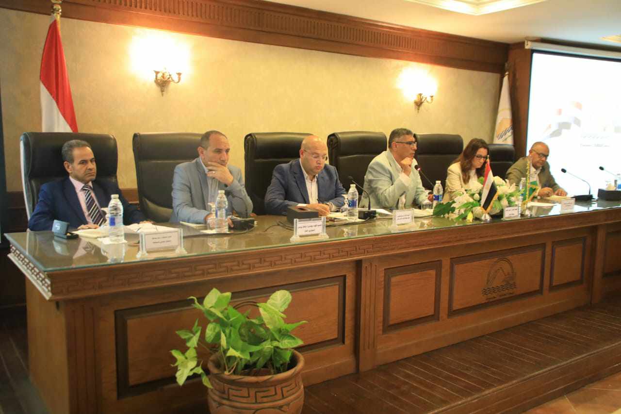 خلال اجتماع موسع بمحافظة الجيزة.. لجنة التظلمات تبحث آليات العمل في قانون التصالح