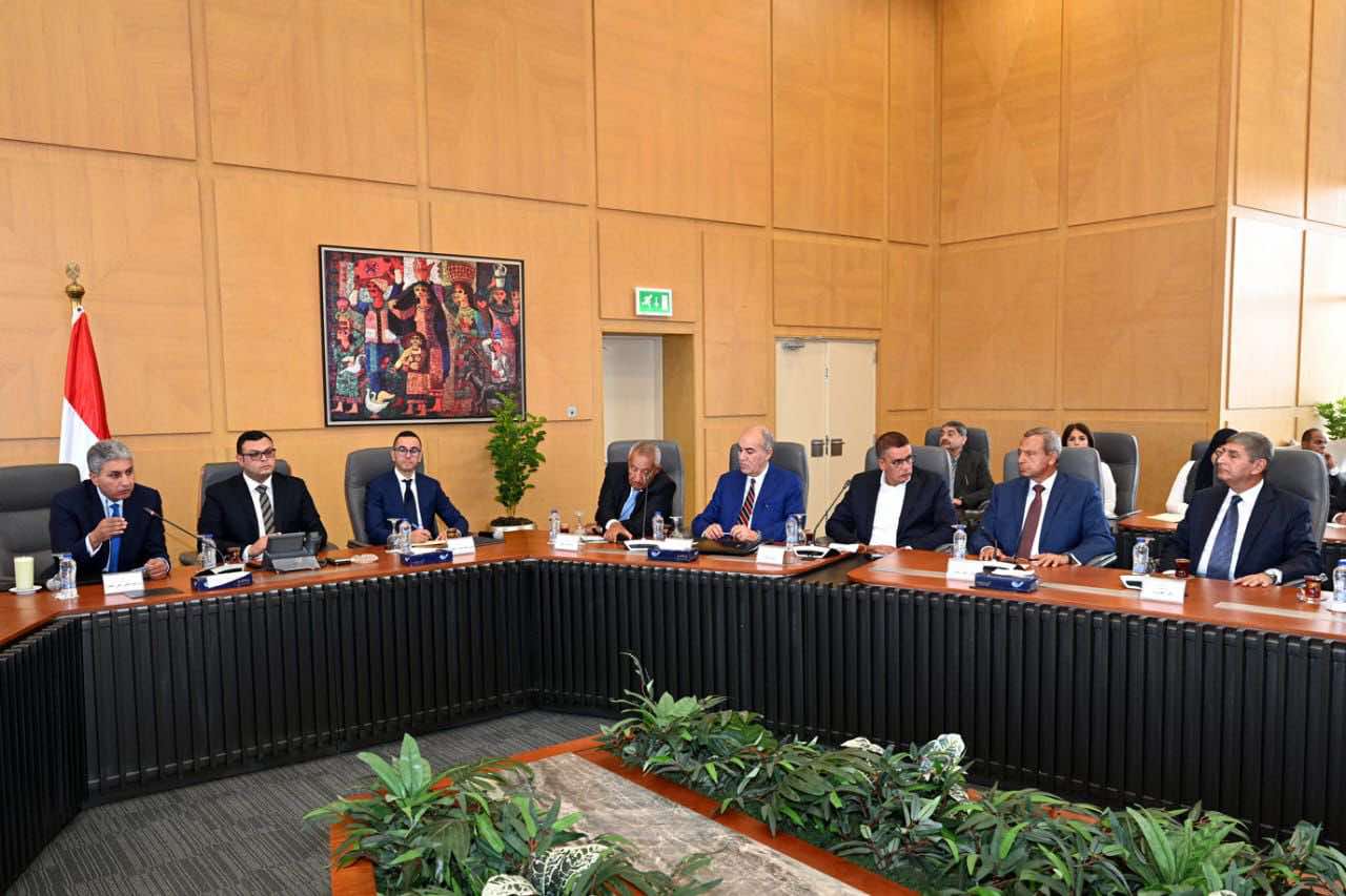 وزير الإسكان: تجهيز مكان بمقر الوزارة لاستقبال طلبات أعضاء مجلسي النواب والشيوخ