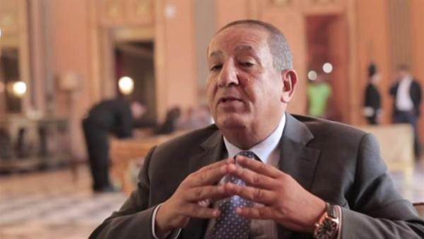 كامل أبو علي رئيس النادي المصري