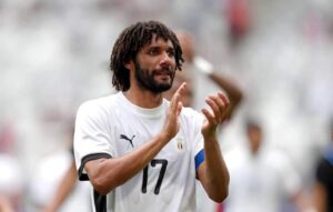 لاعب الزمالك السابق ينشر صورة نادرة لـ”محمد النني”