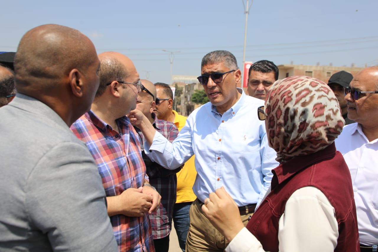 محافظ الجيزة يتجول بطرق طراد النيل وترعة الزمر والبراجيل بمركز أوسيم