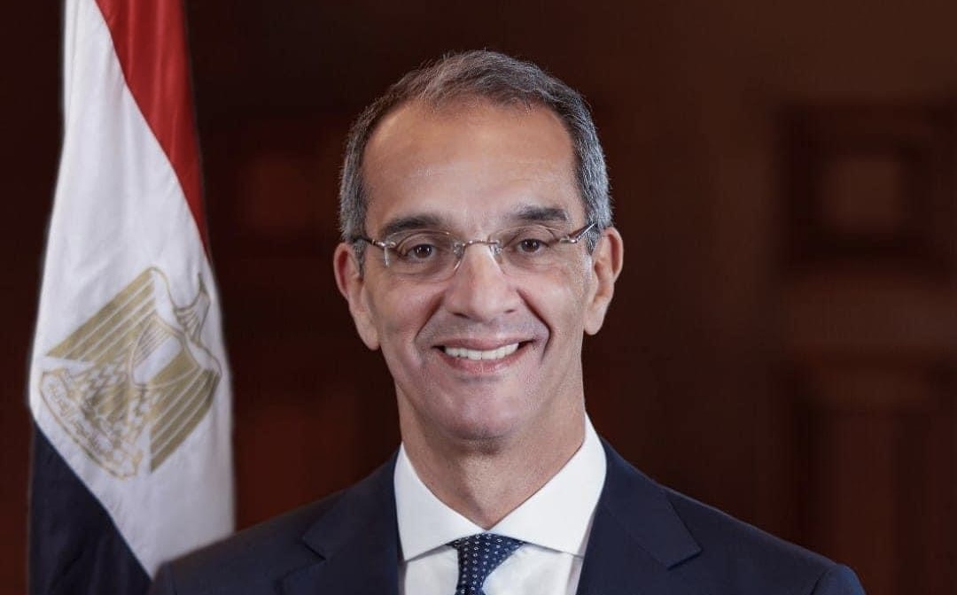 وزير الاتصالات يغادر الي اندونسيا للمشاركة في أعمال المنتدى الإندونيسى – الأفريقى الثانى