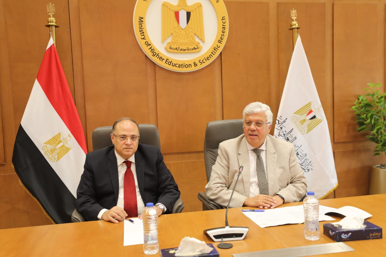 وزير التعليم العالي ورئيس هيئة الدواء يشهدان توقيع بروتوكول تعاون مشترك