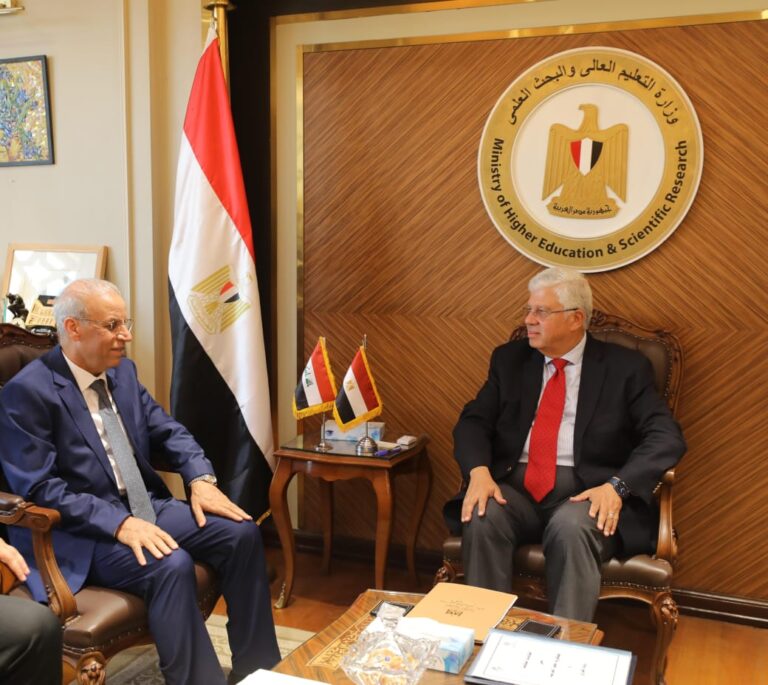 وزير التعليم العالي والسفير العراقي الجديد