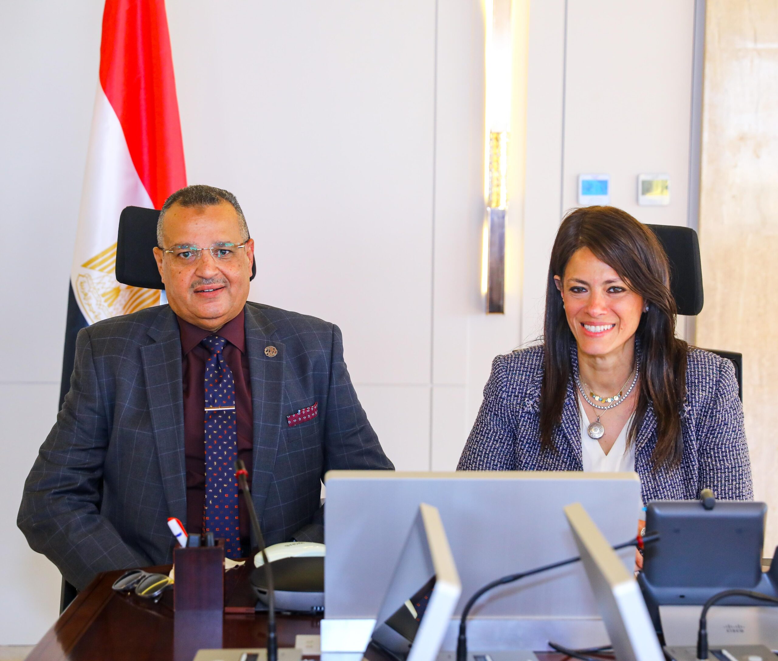 وزيرة التخطيط تتابع مع محافظ جنوب سيناء مشروعات الخطة الاستثمارية بالمحافظة