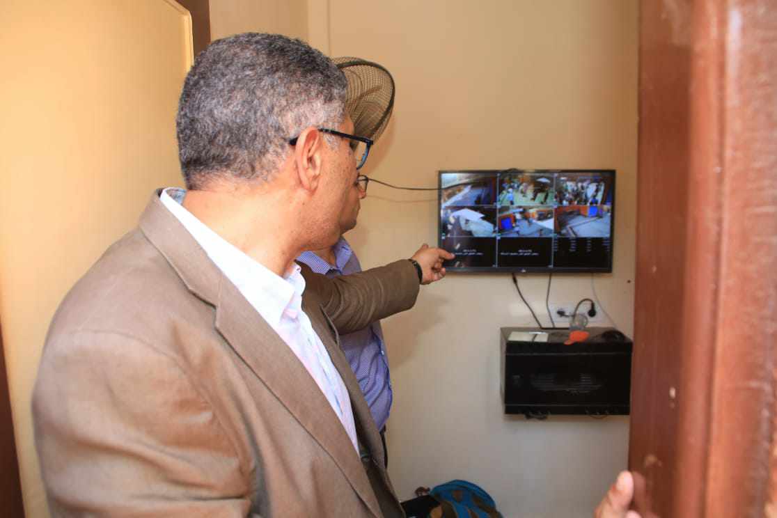 محافظ الجيزة يتجول بالأسواق الحضارية البديلة بمناطق بالطالبية