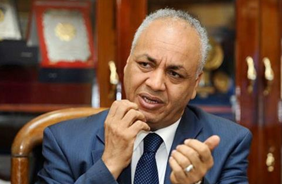 سنتجاوز الفترة الصعبة.. بكري: الدولة تدعم البترول بـ 450 مليون جنيها يوميًا