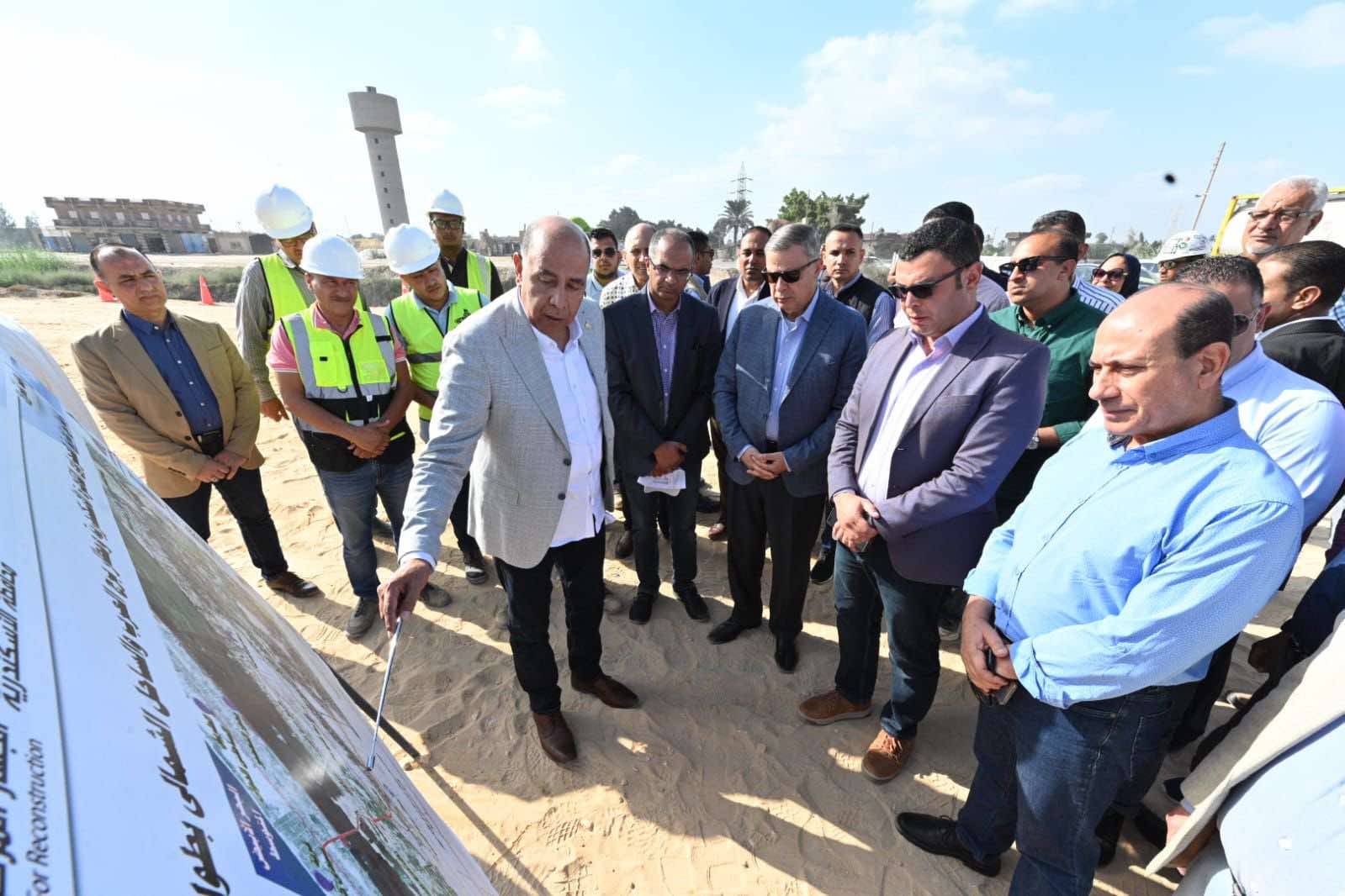 وزير الإسكان: محور اللواء عمر سليمان يهدف لنقل حركة المركبات من وإلى مطار برج العرب الدولي