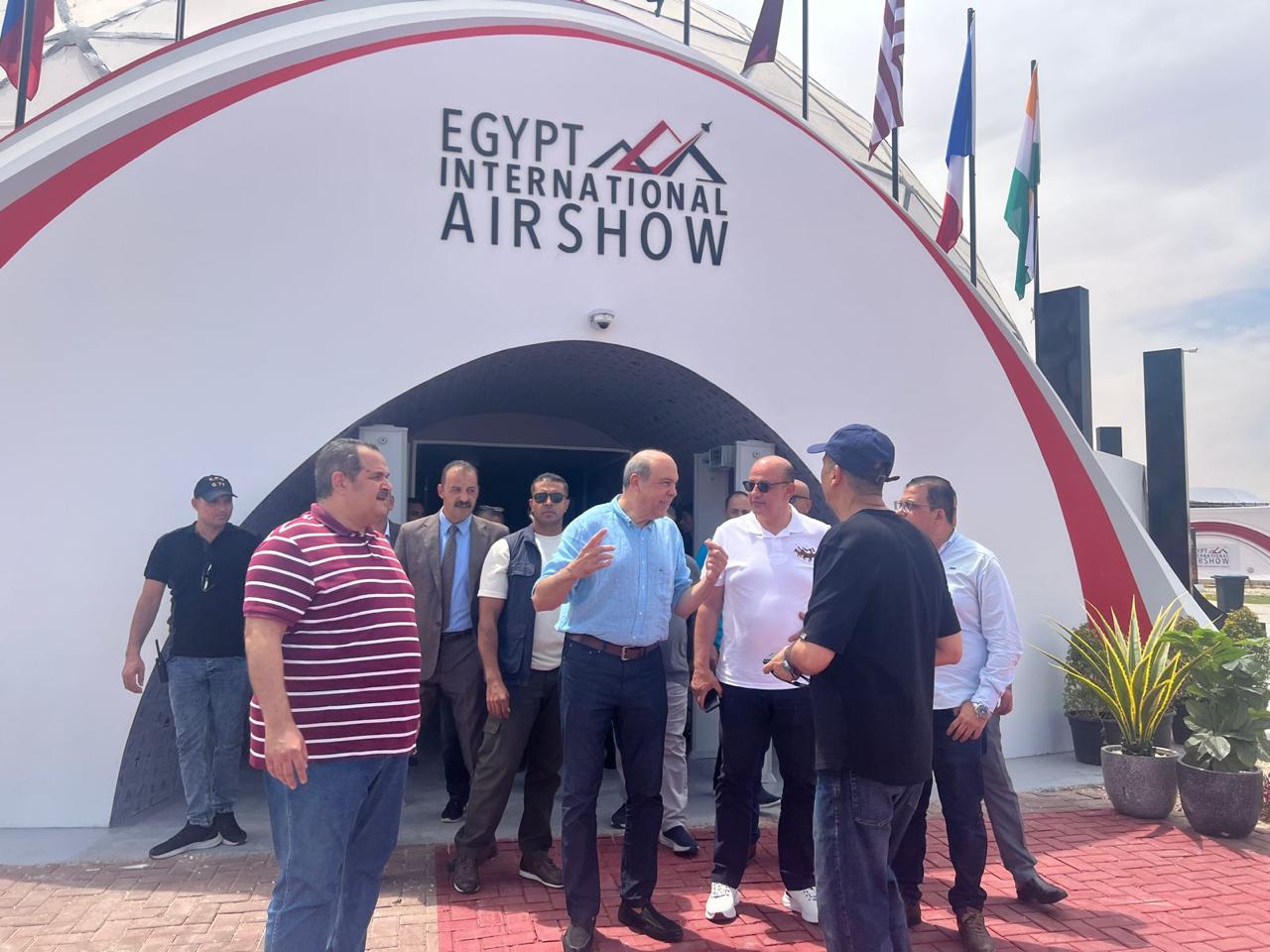 وزير الطيران المدني يتفقد مطار العلمين الدولي وموقع إقامة المعرض ويتابع جاهزية الإجراءات اللوجستية والفنية بالمطار