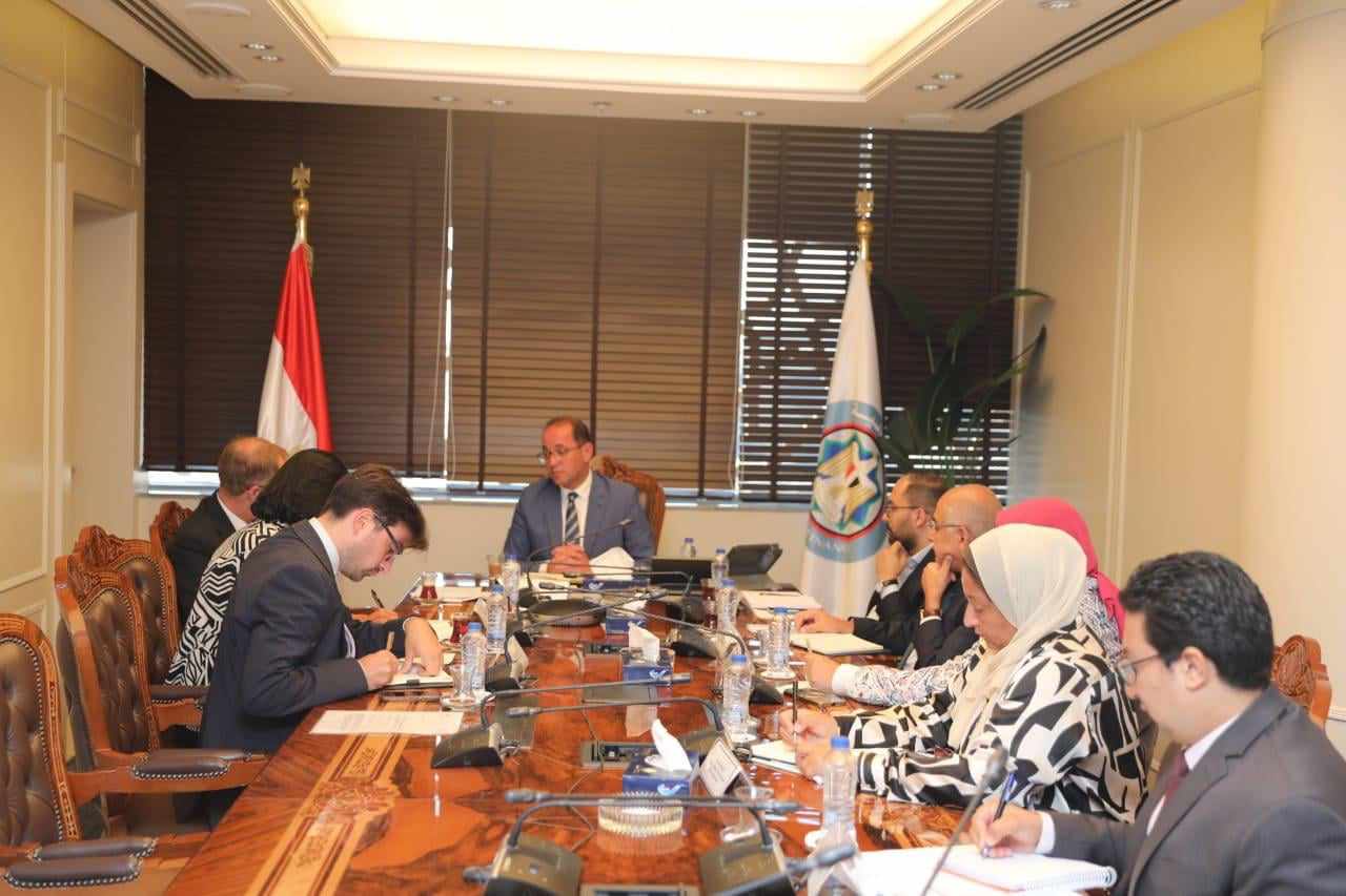 وزير المالية خلال لقاء السفير البريطاني:  استقرار الوضع الاقتصادى فى مصر