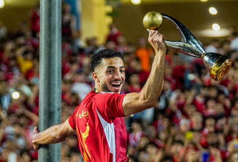 نيس الفرنسي يطلب ضم مدافع الأهلي محمد عبدالمنعم