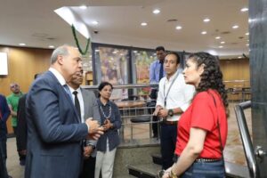 وزير الطيران المدني فى جوله تفقديه بالمجلس الطبى الجوي التابع لوزاره الطيران المدنى