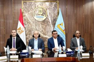 وزير الإسكان ومحافظ كفر الشيخ يستعرضان موقف خدمات مياه الشرب والصرف الصحى