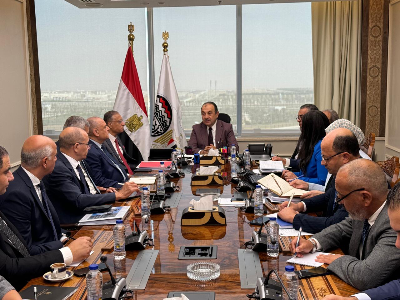 وزير قطاع الأعمال العام يجتمع بالأعضاء المنتدبين للشركات القابضة التابعة للوزارة