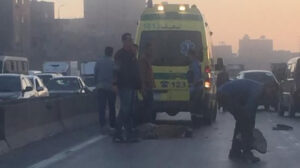 إصابة شخص صدمته سيارة أثناء عبوره لطريق الفيوم الصحراوى