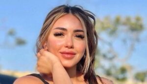 بعد صورها مع كلبها.. سارة سلامة تتصدر “التريند”