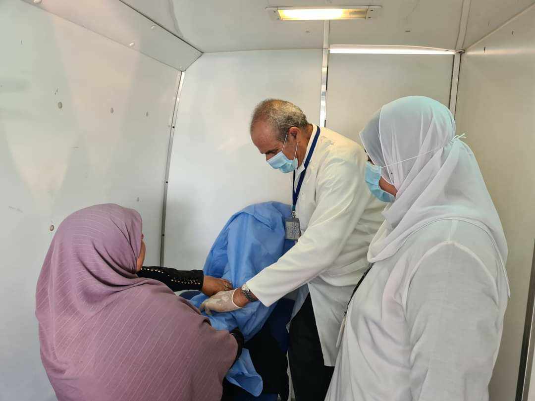 الكشف على 828 مواطنا خلال قافلة طبية مجانية بقرية الزعفراني بالبحيرة