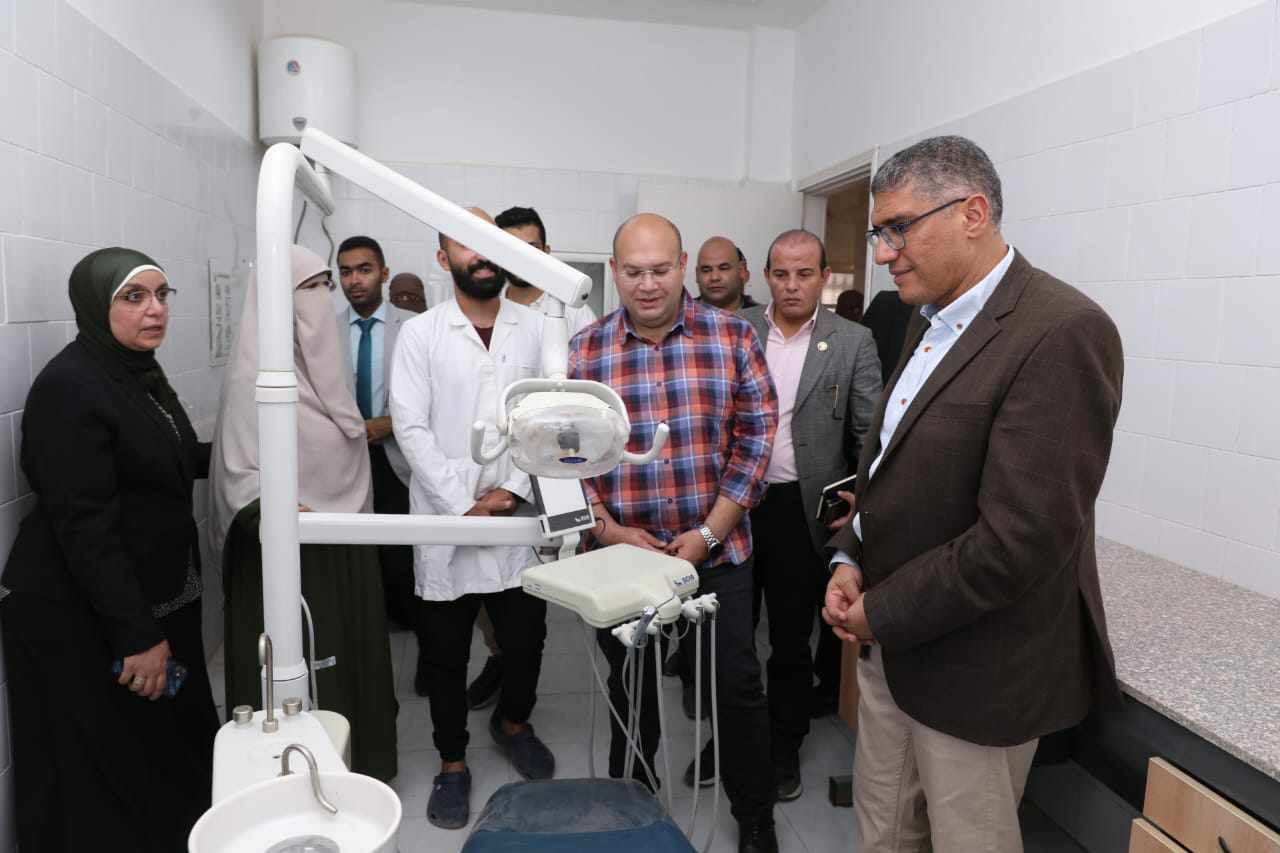 محافظ الجيزة يتفقد الوحدة الصحية بقرية الحيز في الواحات البحرية