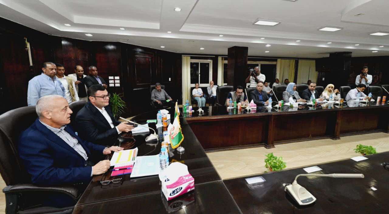 وزير الإسكان ومحافظ الأقصر يتابعان موقف خدمات مياه الشرب والصرف الصحى