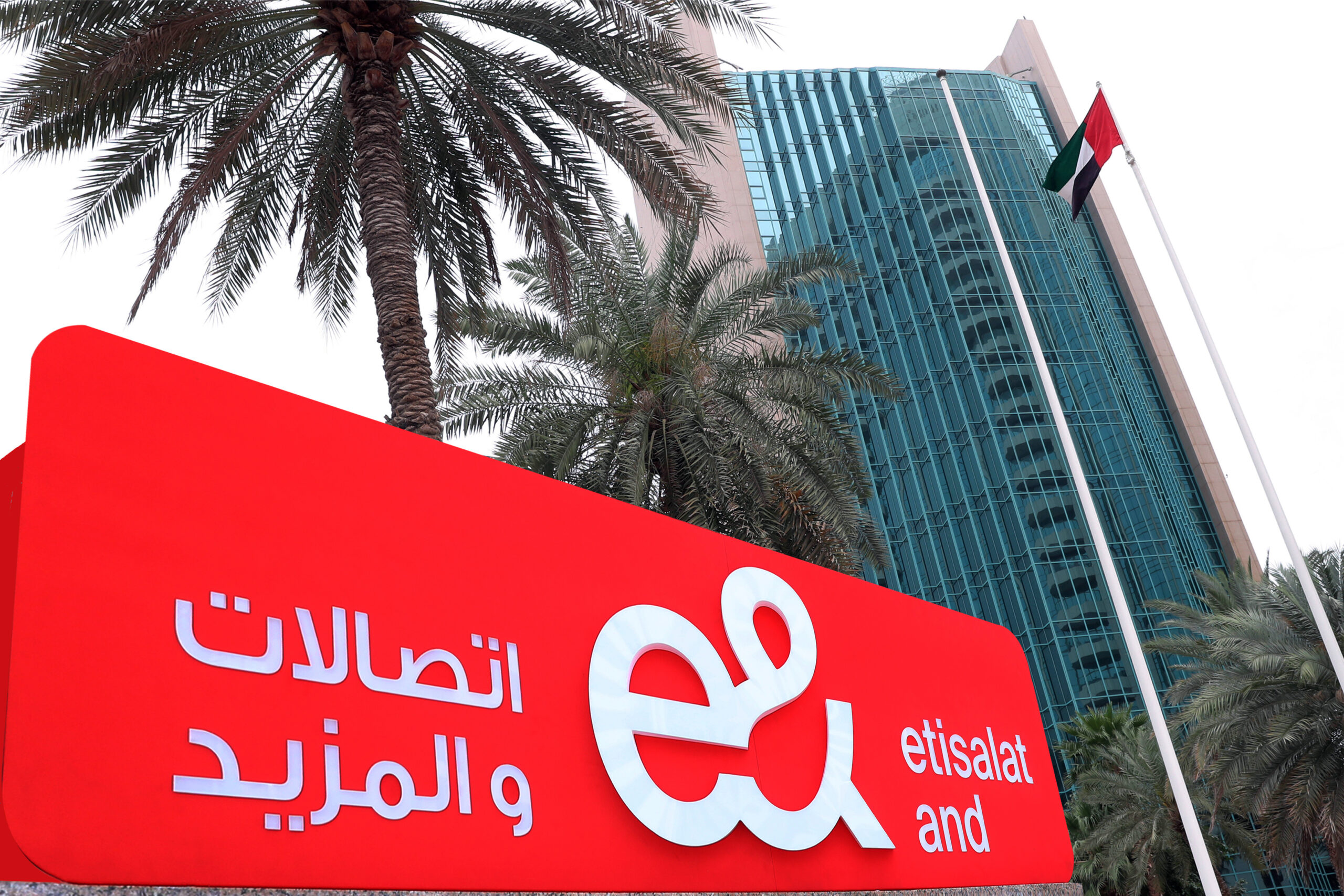 “إي آند الإمارات” تطلق خدمة “كير بلس” لدعم قطاع الأعمال