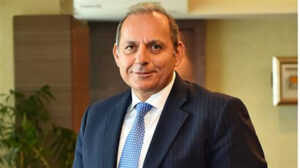 وصل المركزي المالي للبنك الأهلي 6.8 تريليون جنيه بنهاية يونيو.. ماذا نعرف عن هشام عكاشة قبل انتقاله رئيسا تنفيذيا لبنك مصر؟