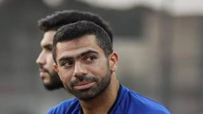 طالب يتهم أحمد فتحي بالتعدي عليه وإصابته بسبب «ركنة عربية»