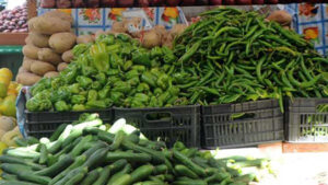 أسعار الخضار والفاكهة في الأسواق اليوم السبت