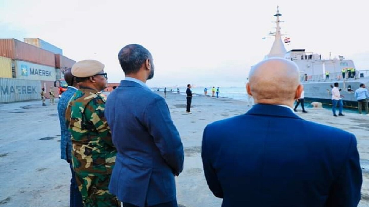 قلق في إثيوبيا… مدمرة مصرية تصل إلى شواطئ الصومال بأسلحة وذخائر