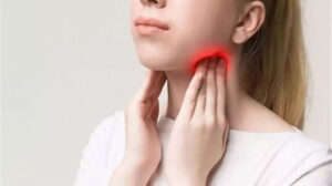 بالماء والليمون الدافئ.. خبيرة تغذية تقدم طرق علاج التهاب اللوزتين في المنزل