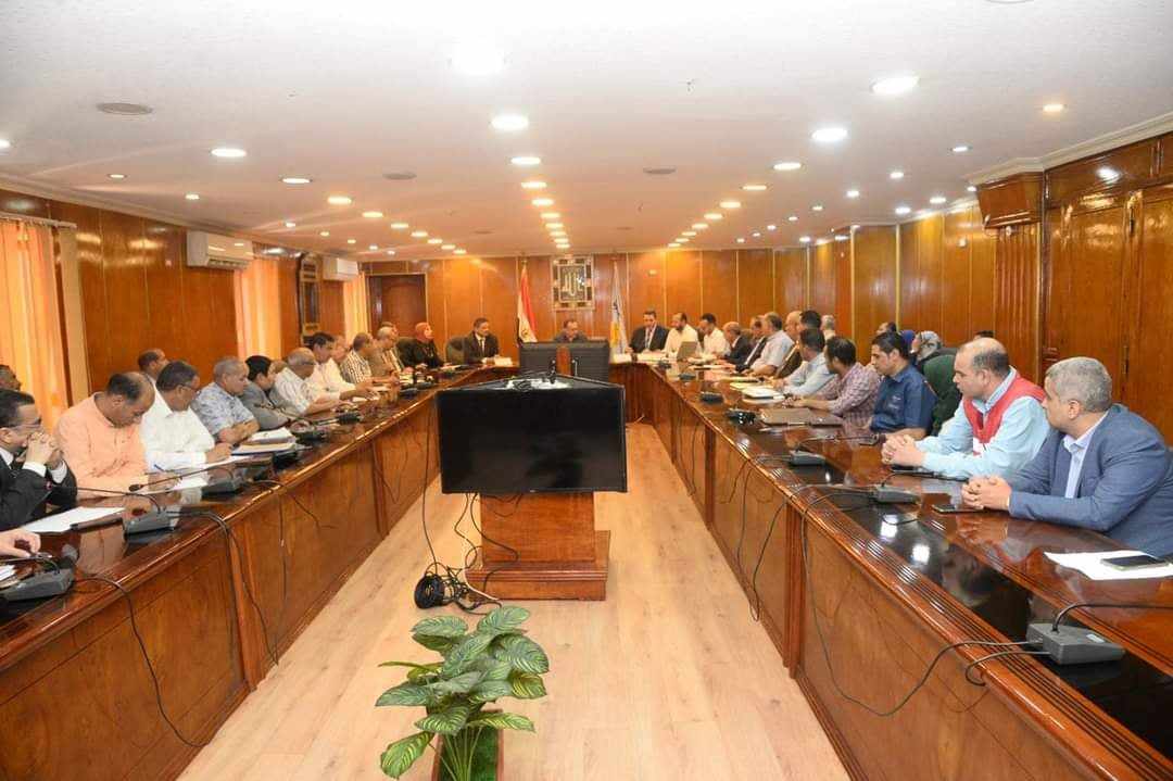 هشام أبو النصر يتابع تنفيذ مبادرة “حياة كريمة” بمحافظة أسيوط