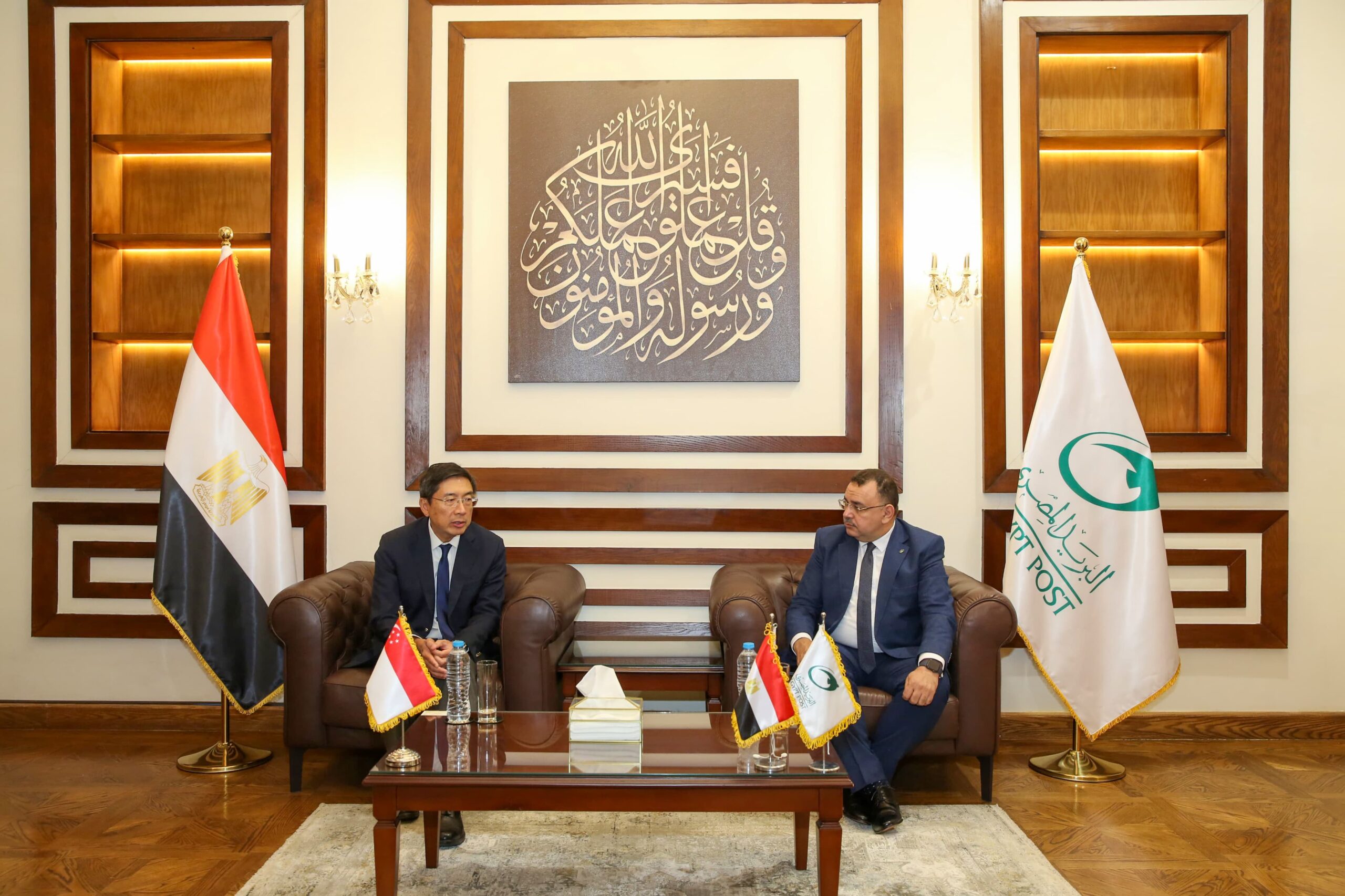  رئيس البريد المصري يستقبل سفير جمهورية سنغافورة لدى القاهرة