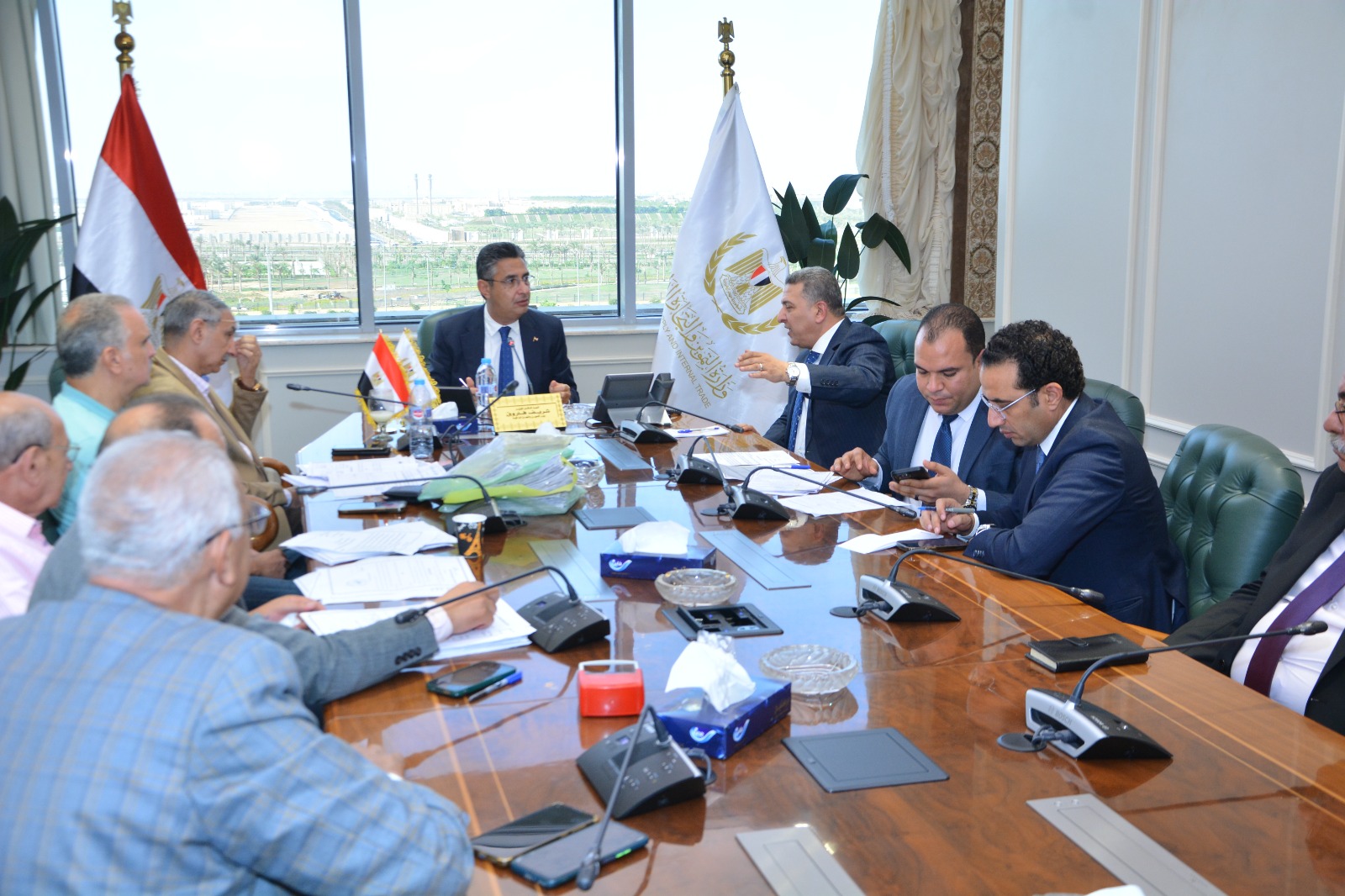 وزير التموين والتجارة الداخلية يلتقي بعدد من السادة أعضاء مجلسي النواب والشيوخ