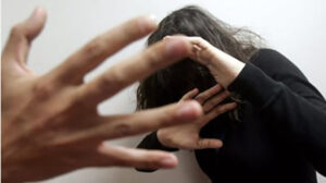 فزع على الطريق الصحراوي.. فتاة تكشف محاولة اختطافها من سائق شركة توصيل شهيرة والأمن يفحص