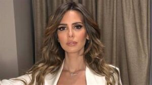 بالصور..إيمان العاصي برفقة كلبها