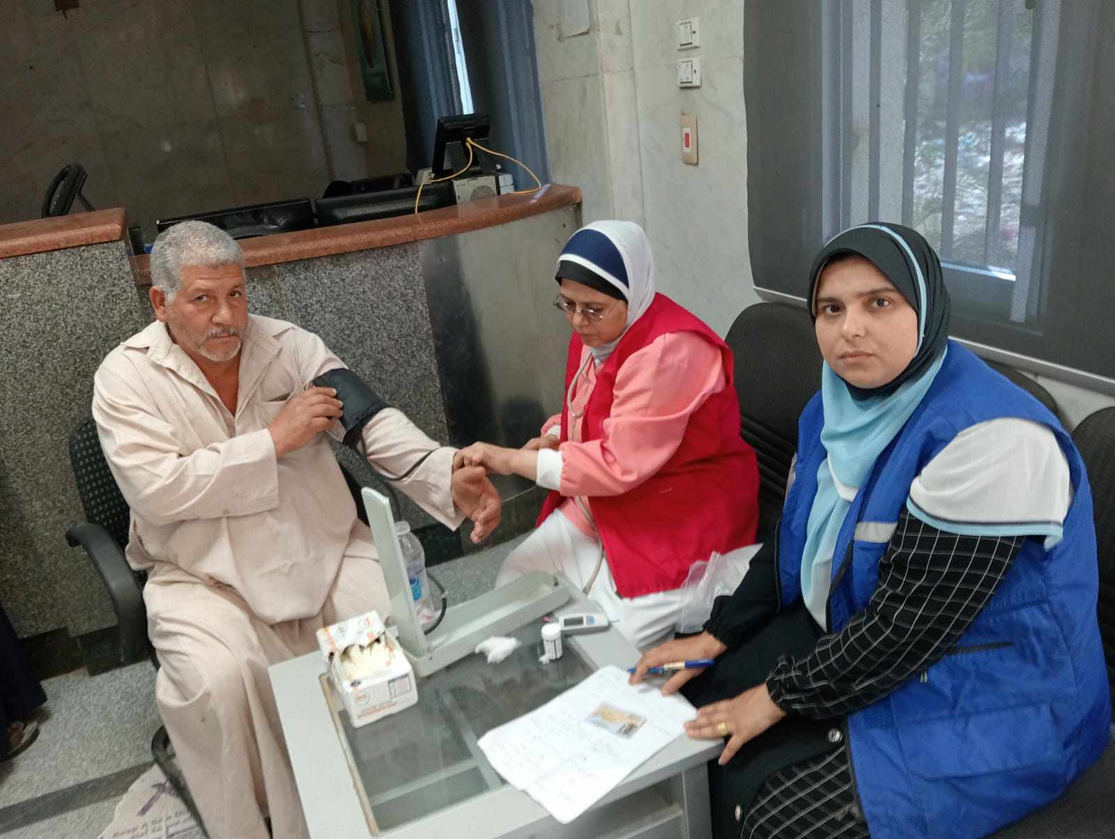 الكشف بالمجان على 3560مريضا من أهالي قرية ناهيا بالجيزة وتقديم العلاج لهم