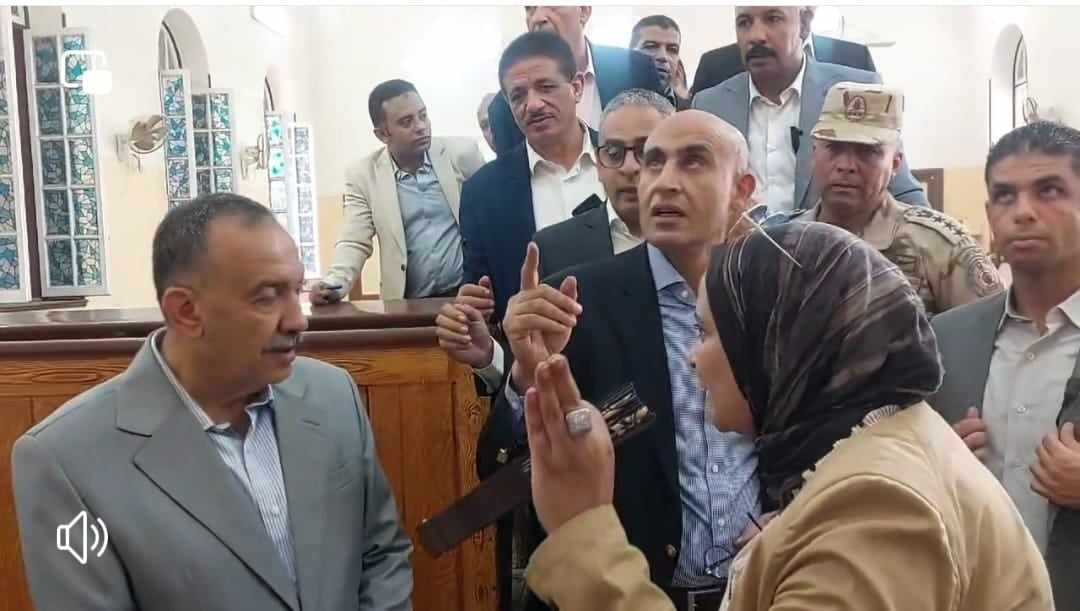وزير التربية والتعليم في أسيوط : لايرضيني أن يقوم المعلم بمهام عامل النظافة