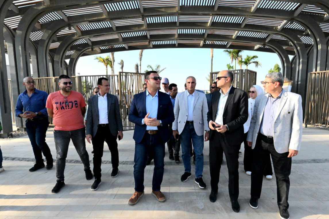 وزير الإسكان يتفقد اللمسات النهائية للأعمال بآخر قطاعات الحدائق المركزية “كابيتال بارك” بالعاصمة