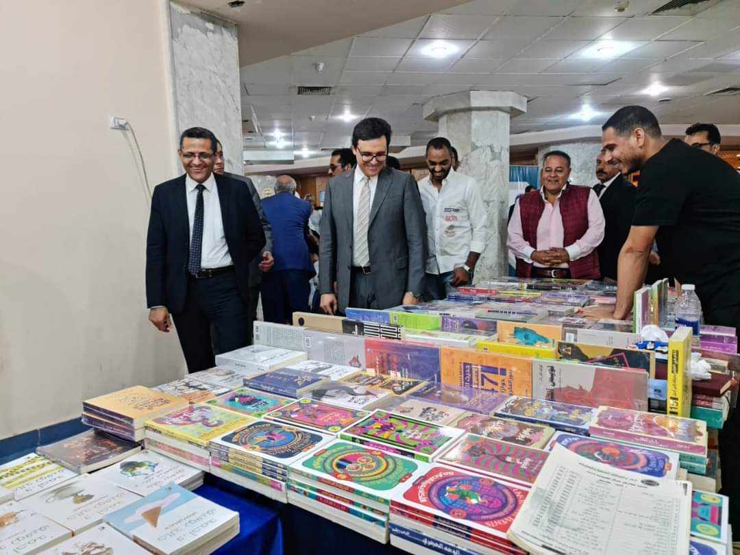 وزير الثقافة يتفقد معرض نقابة الصحفيين للكتاب