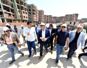 وزير الإسكان يتفقد وحدات المبادرة الرئاسية “سكن لكل المصريين” بمدينة العاشر من رمضان