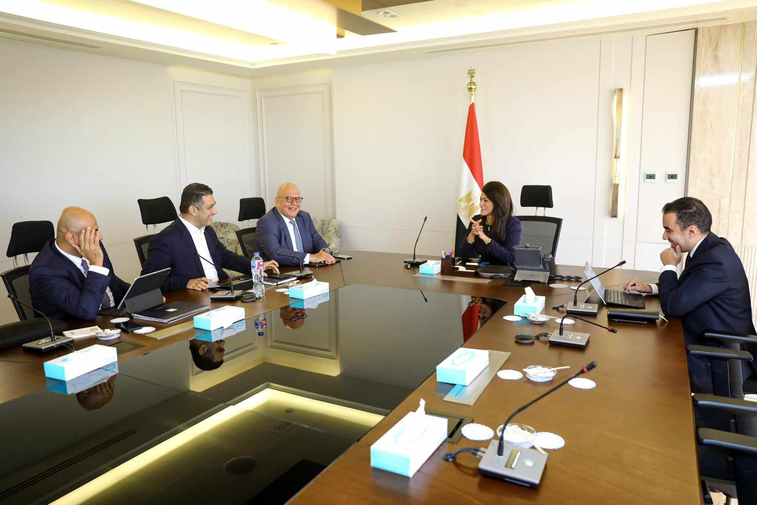 المشاط  تبحث  تطوير شركة مصر لريادة الأعمال والاستثمار