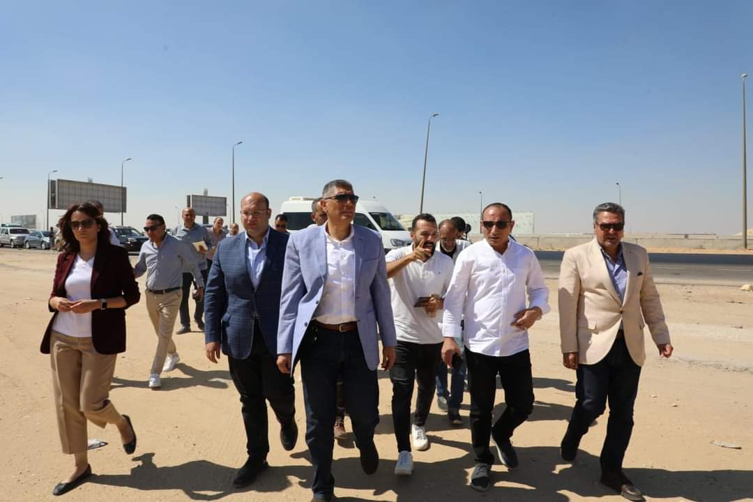 محافظ الجيزة  يتابع تطوير الخطة الاستثمارية لتطوير الطرق بالمنصورية وصليبة بشبرامنت
