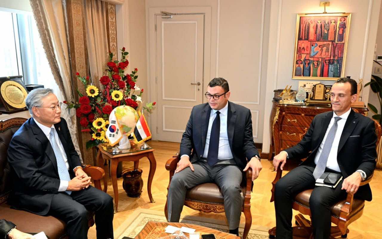 وزير الإسكان يؤكد اهتمام مصر بدفع علاقات التعاون مع كوريا الجنوبية