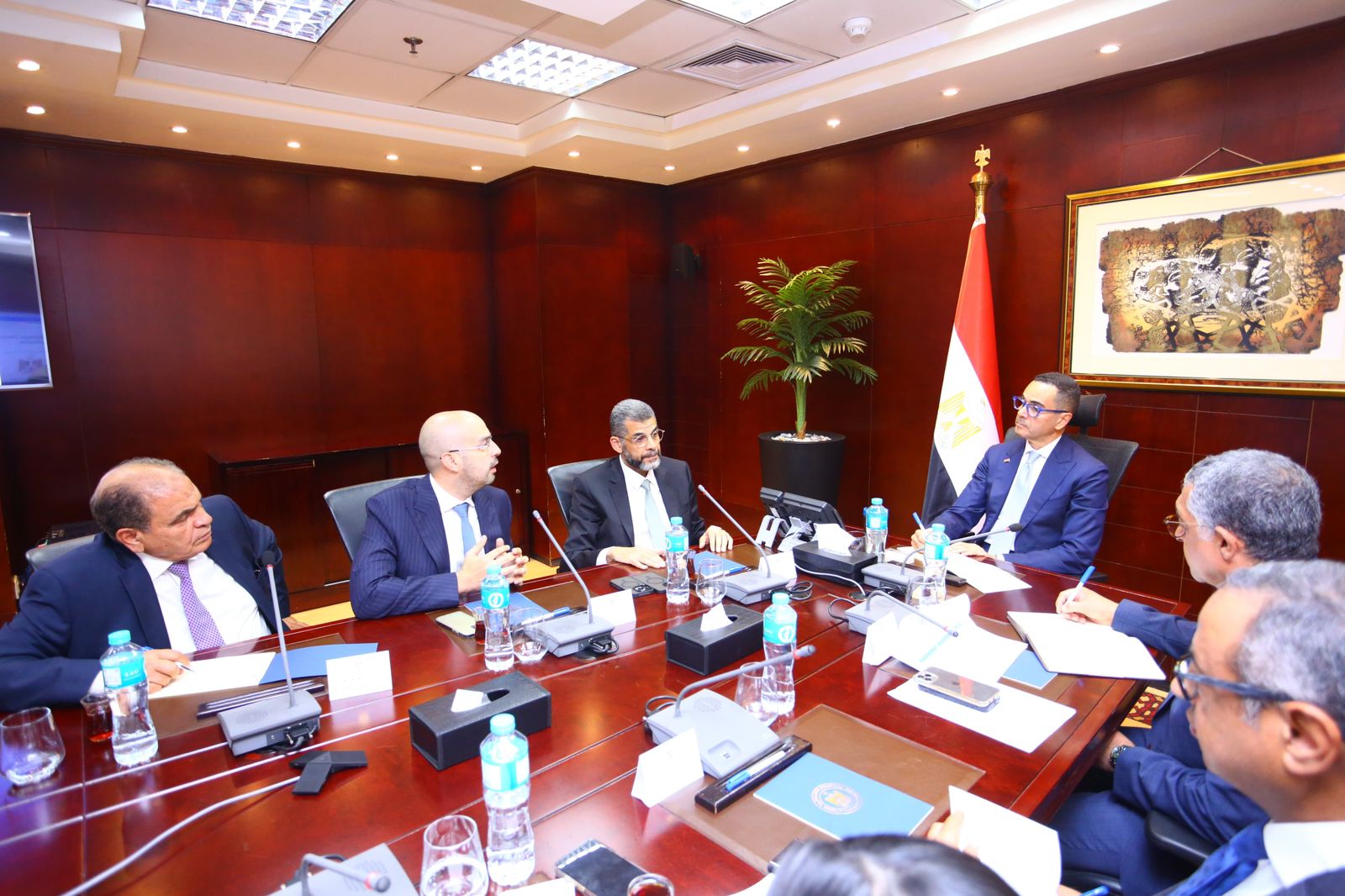 وزير الاستثمار يلتقي وفد مجموعة ماجد الفطيم الإماراتية