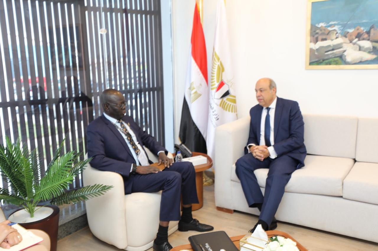 لقاء وزير الطيران المدني مع وزير النقل بجنوب السودان ضمن فاعليات معرض مصر الدولي للطيران والفضاء ٢٠٢٤