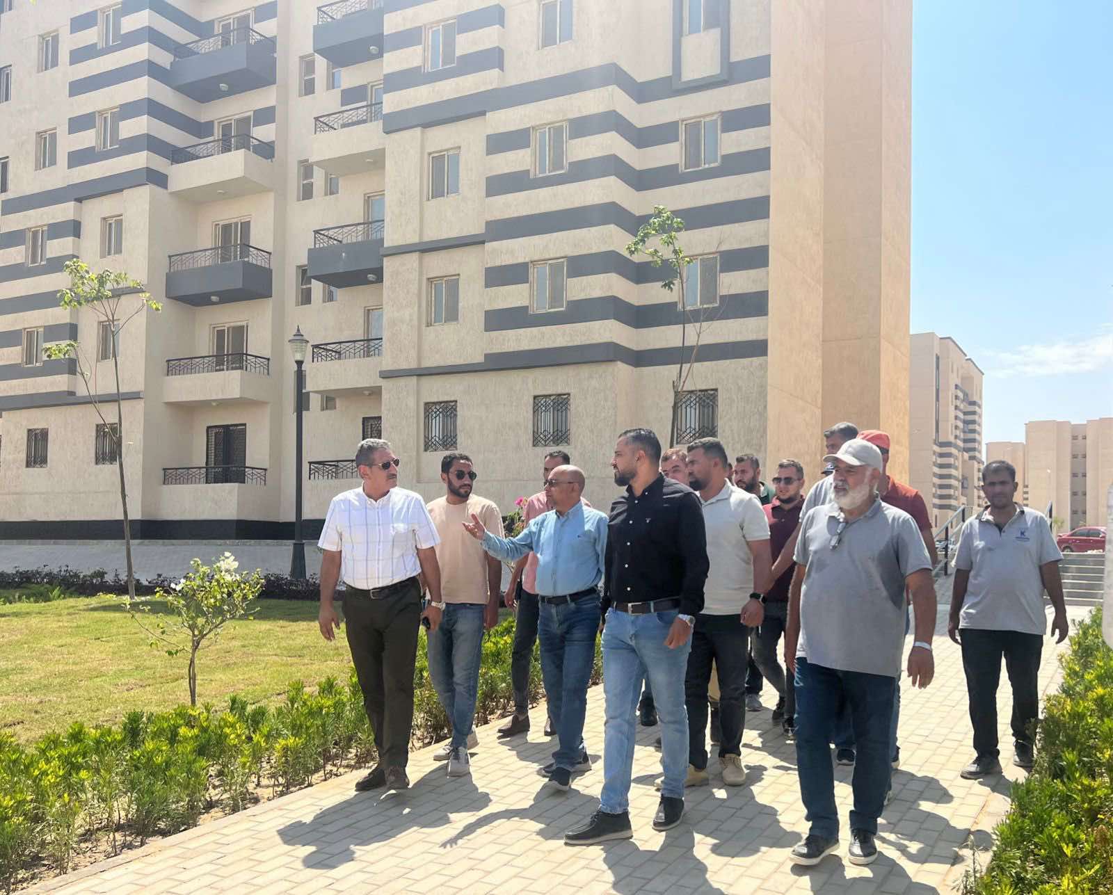 رئيس جهاز مدينة أكتوبر الجديدة يتفقد وحدات المبادرة الرئاسية سكن لكل المصريين بمنطقة غرب المطار